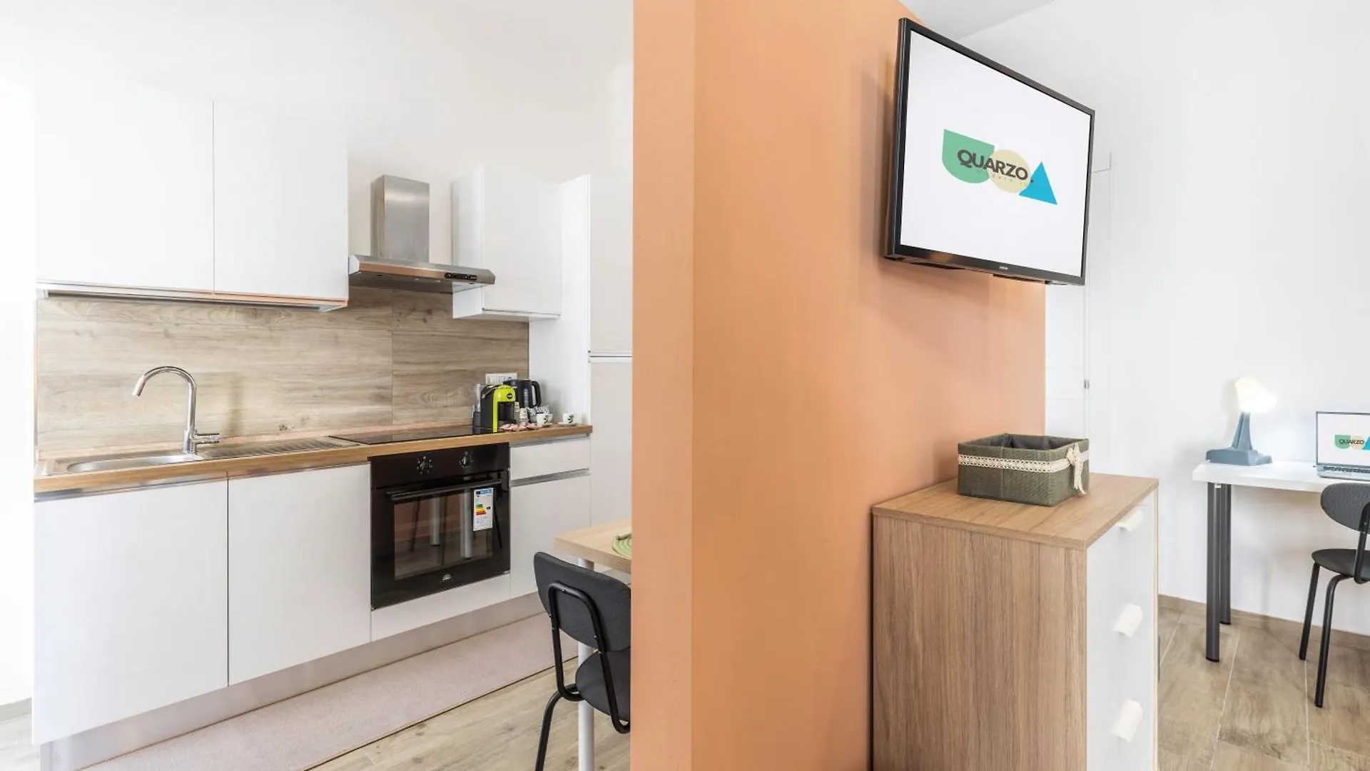 Quarzo. Modern Rooms Cagliari 0*,
